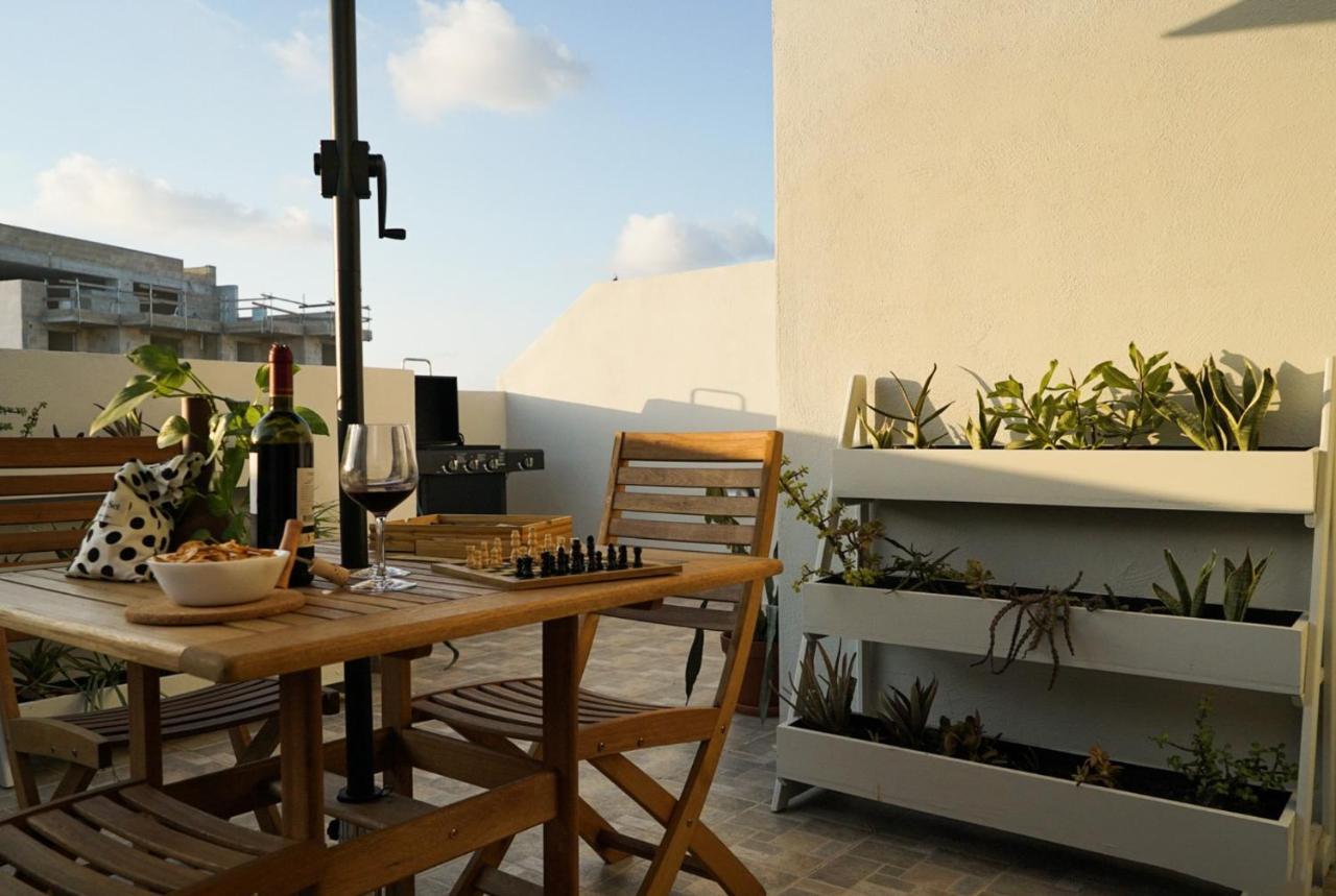 Cosy Designer Seaview Penthouse With Terrace & Bbq Apartment St. Paul's Bay Ngoại thất bức ảnh